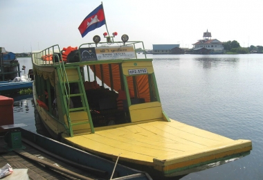 Boot over het Tonle Sap meer