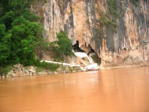 Backpacken in Laos grotten van Pak Ou