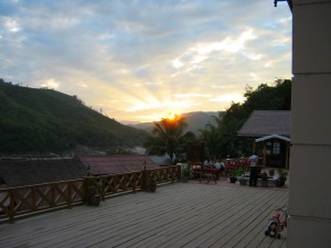 Backpacken reistips Pak Beng Laos zonsondergang