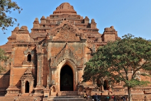 Dhamma Yangyi tempel in Bagan