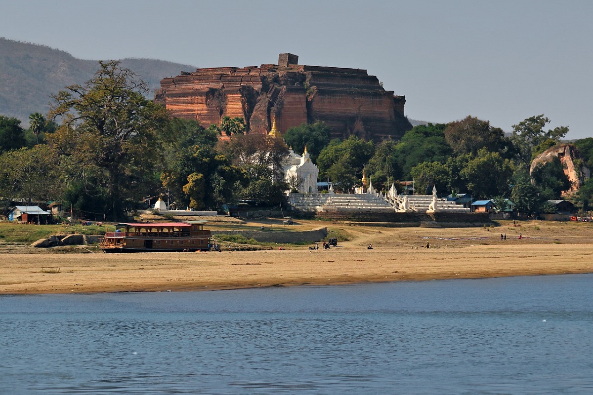 Migun Sayadaw tempels in Mandalay